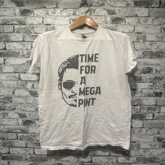 EUC Gildan Johnny Depp " Time for a Mega Pint" White T-Shirt Grey Font Size M - Picture 1 of 10